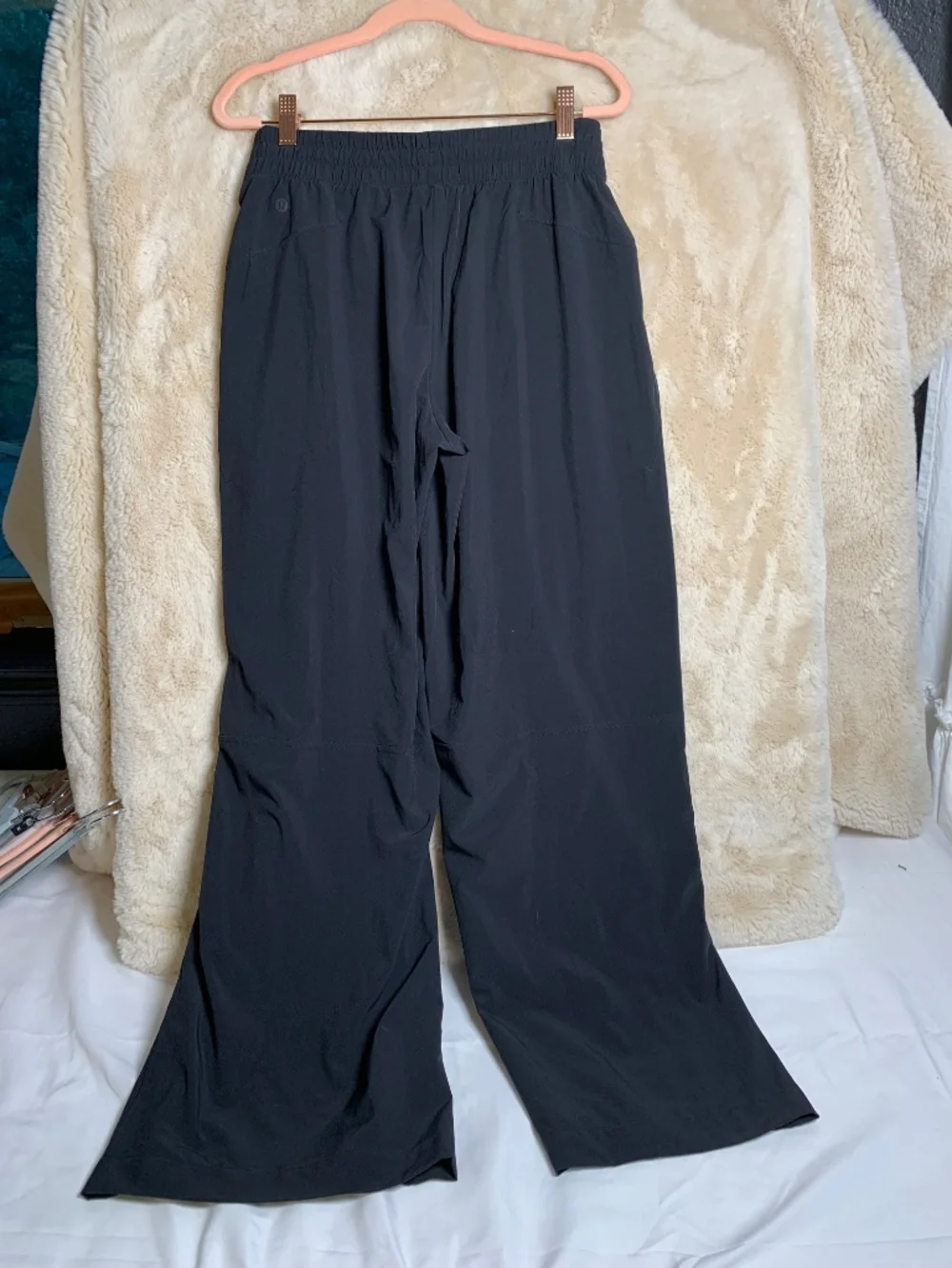 Lululemon black loose fit elastic waist athletic pant sz 6